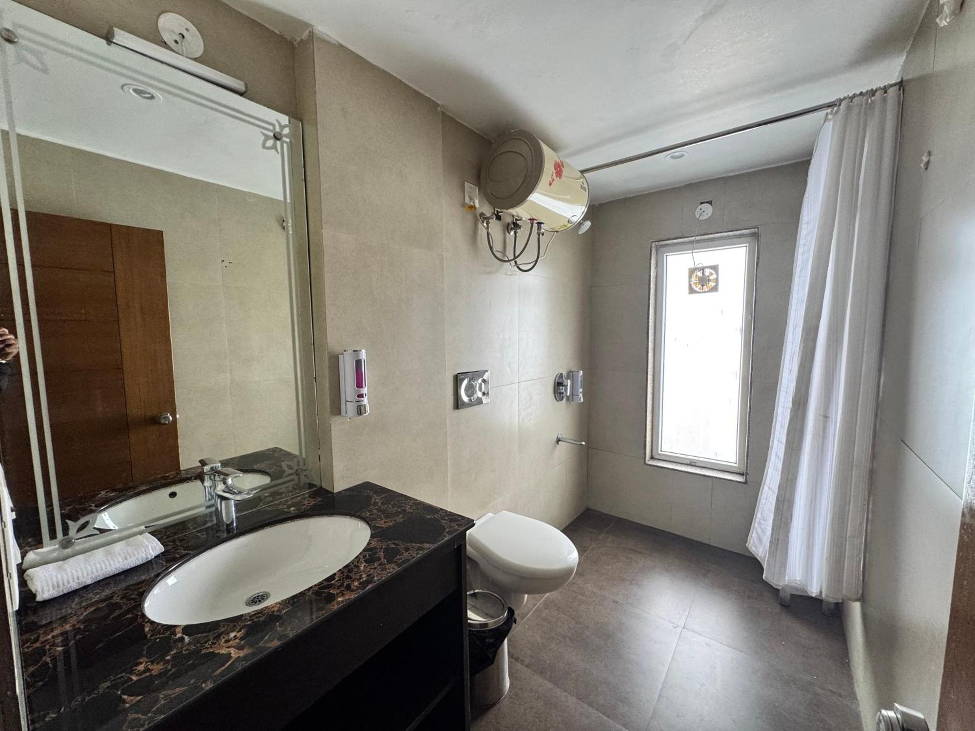 מוסורי Ab'S Abode-A Boutique Hotel מראה חיצוני תמונה