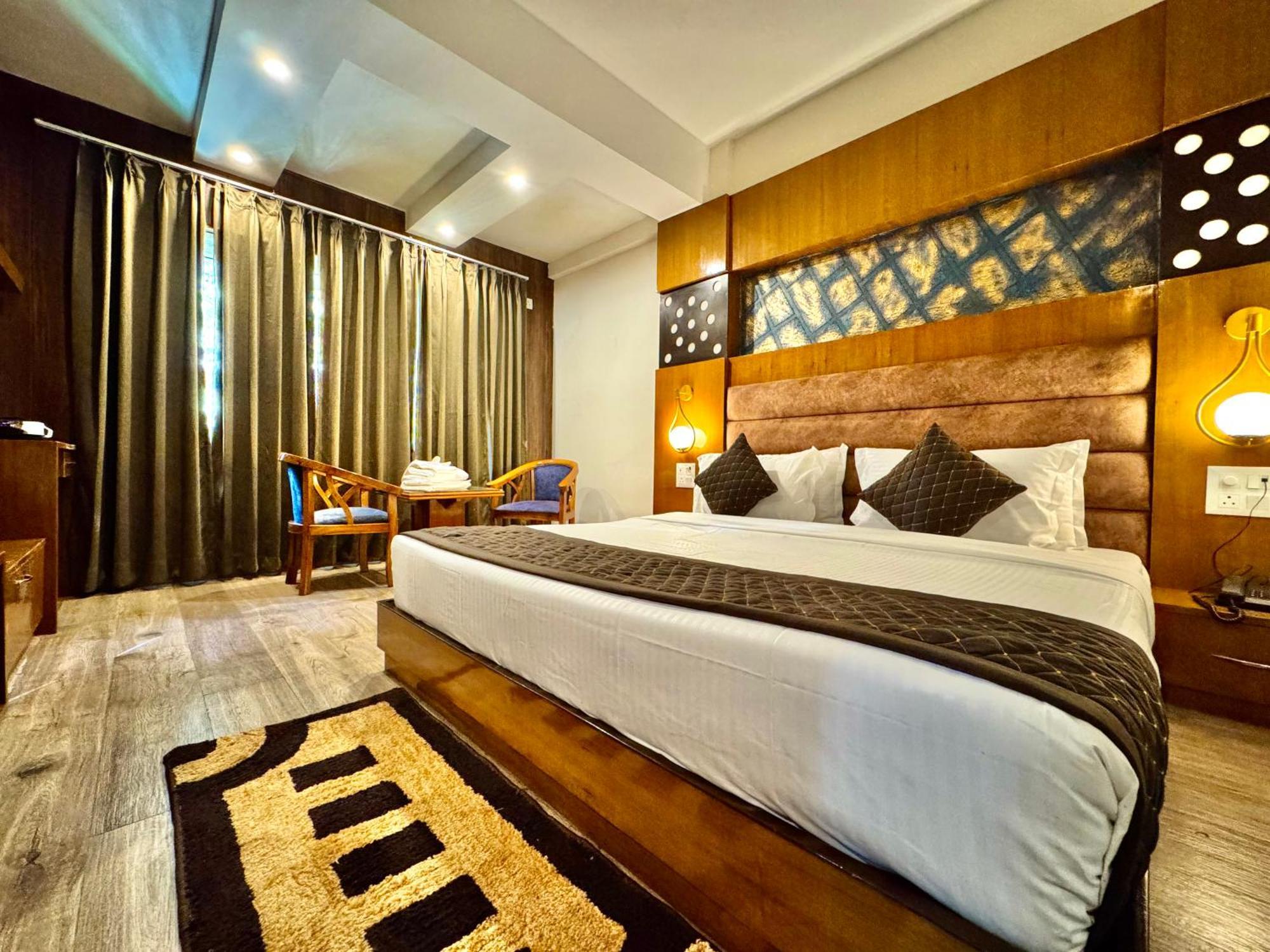 מוסורי Ab'S Abode-A Boutique Hotel מראה חיצוני תמונה